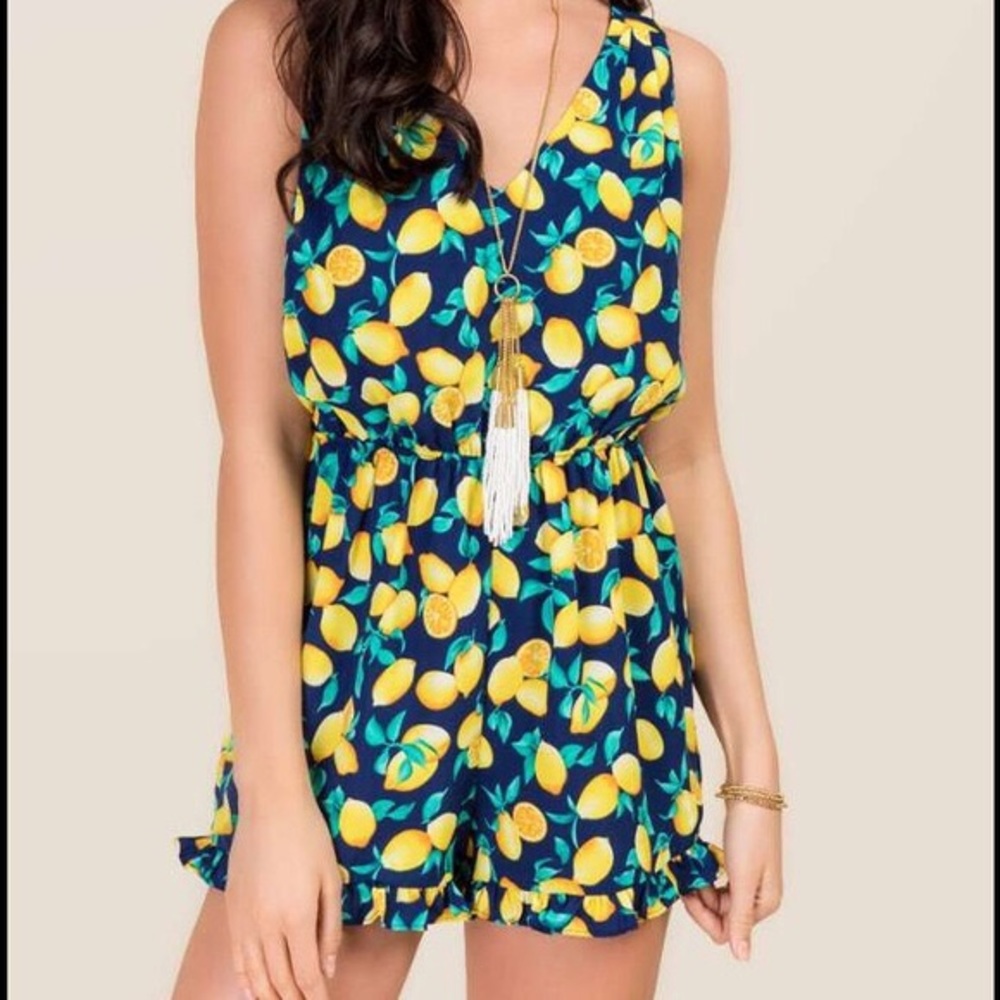 Lemon print romper 🍋🍋
